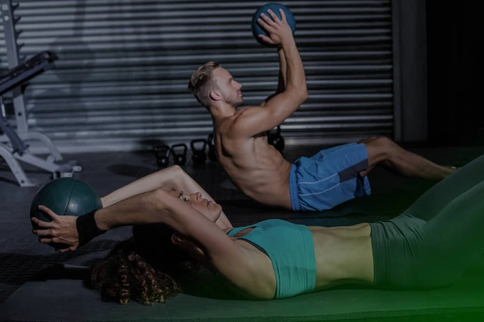 pareja haciendo ejercicio, auxilio gimnasio coopmincom
